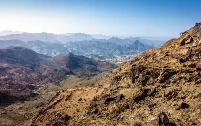 وادي الطويان: جوهرة خضراء في جبال الفجيرة