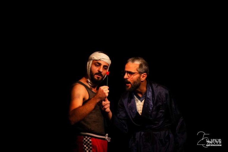 “اللاجئان” تروي وجع المنفى في أيام قرطاج المسرحية