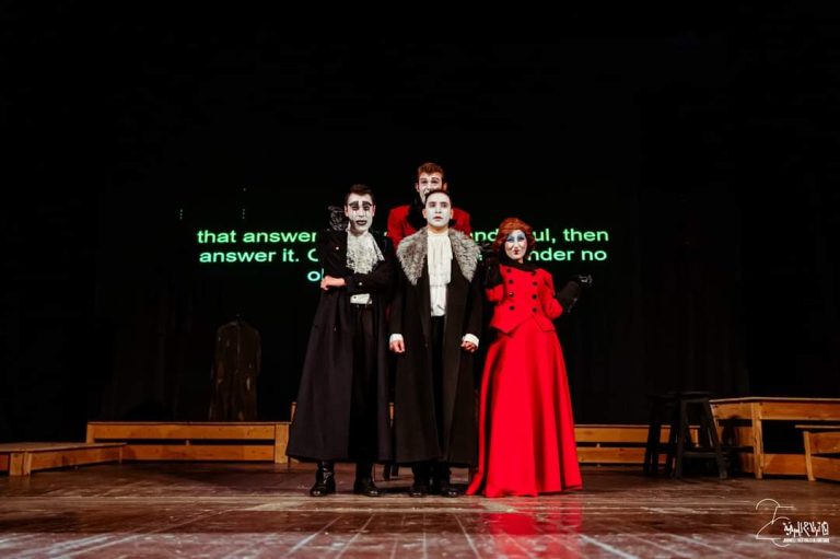 “المعطف” تروي شبح الظلم على المسرح البلدي في أيام قرطاج