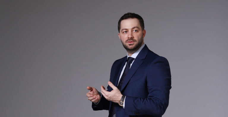 وسيم إبراهيم وScarlet Royal حين يتحوّل الصدق إلى هوية والإبداع إلى وعد إنساني وسيم إبراهيم وScarlet Royal حين يتحوّل الصدق إلى هوية والإبداع إلى وعد إنساني